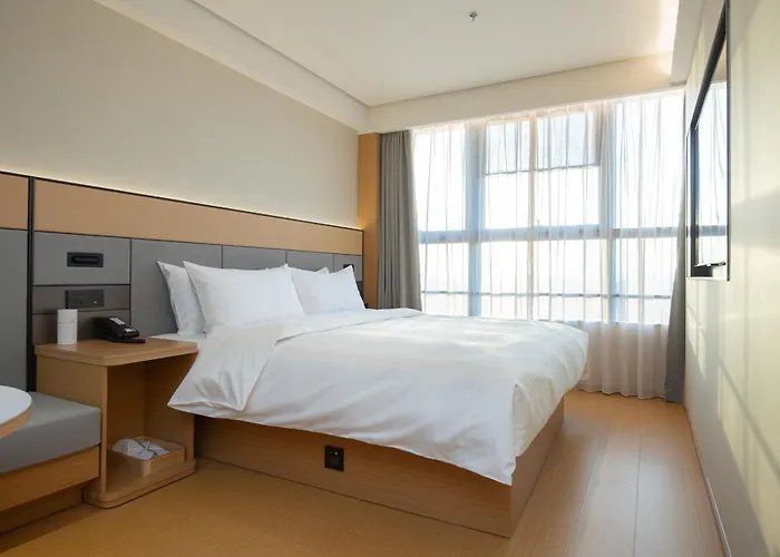 Ji Hotel Zhangjiagang High-Speed Railway Station